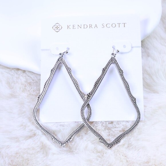 New Kendra Scott Sophee Silver Drop Earrings - Picture 1 of 2